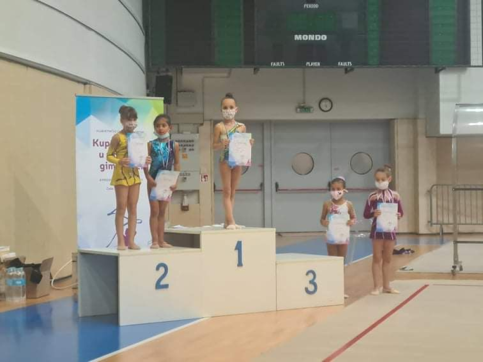 Gimnastičarke Šibenik-Dalmacije osvajale medalje i u individualnim i u grupnim vježbama