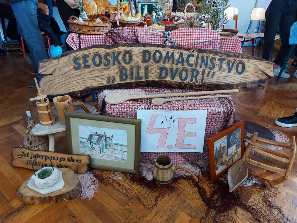 Ekonomska škola Šibenik: Obilježavanje Dana kruha i sportsko-humanitarna akcija 'Trica za Kiaru'