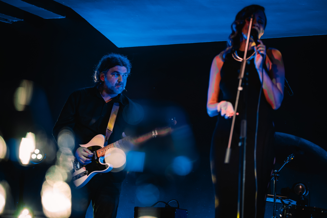 Natali Dizdar u ‘Arsenu’ u suzama otpjevala Arsenovu Zamijenit ću te gorim i proslavila 20 godina karijere