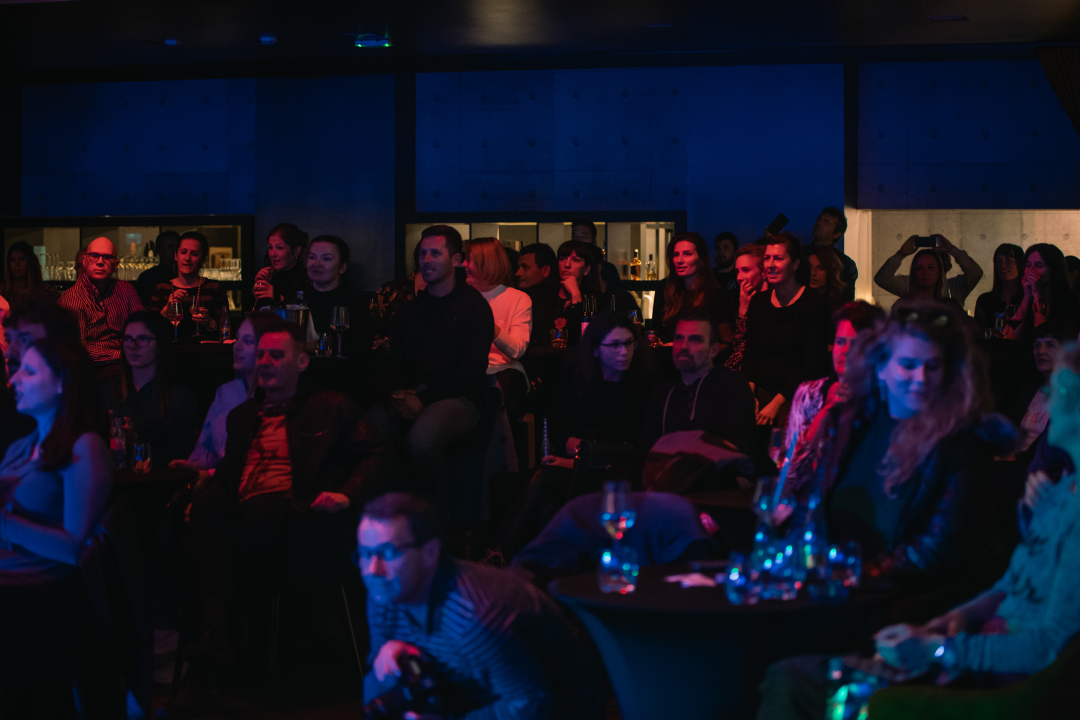 Natali Dizdar u ‘Arsenu’ u suzama otpjevala Arsenovu Zamijenit ću te gorim i proslavila 20 godina karijere