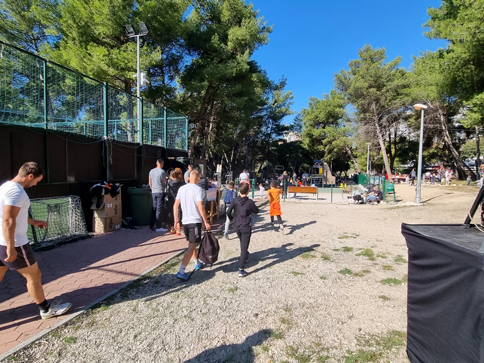 Sport, glazba, druženje, ručak: U Rasadniku cijeli dan traje akcija za malu Kiaru, evo kako je to izgledalo jutros 