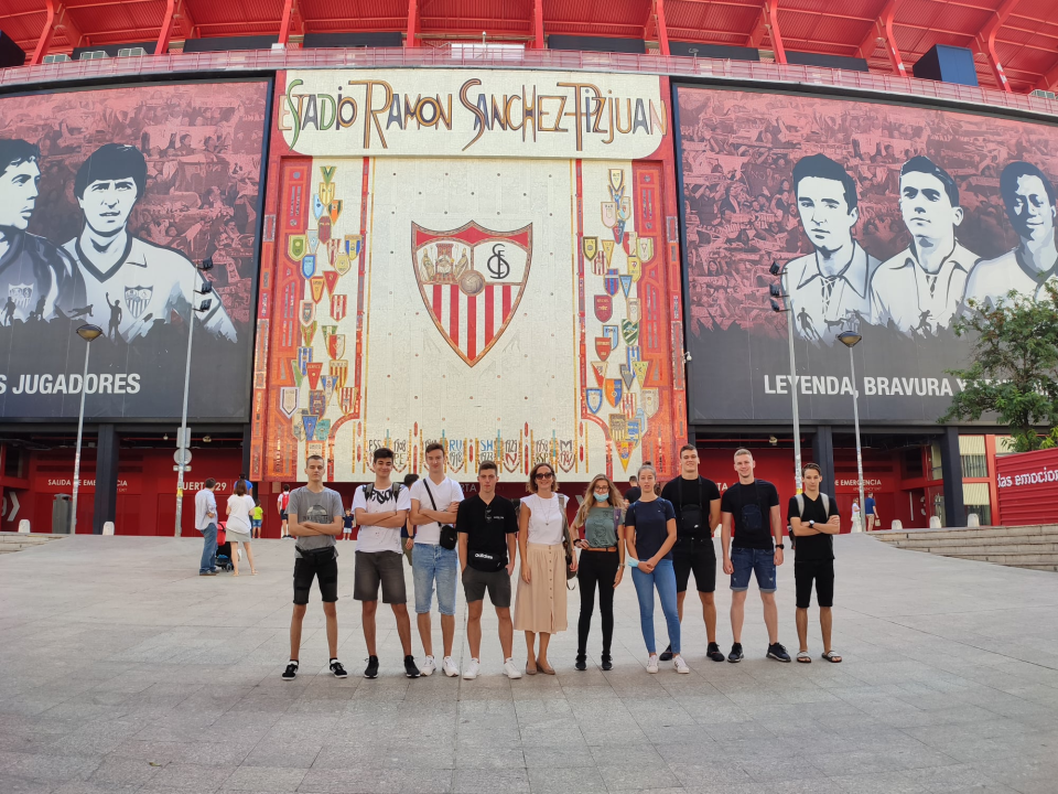 'Koraci u budućnost': Učenici Prometno-tehničke u Sevilli sastavili e-buggy vozilo