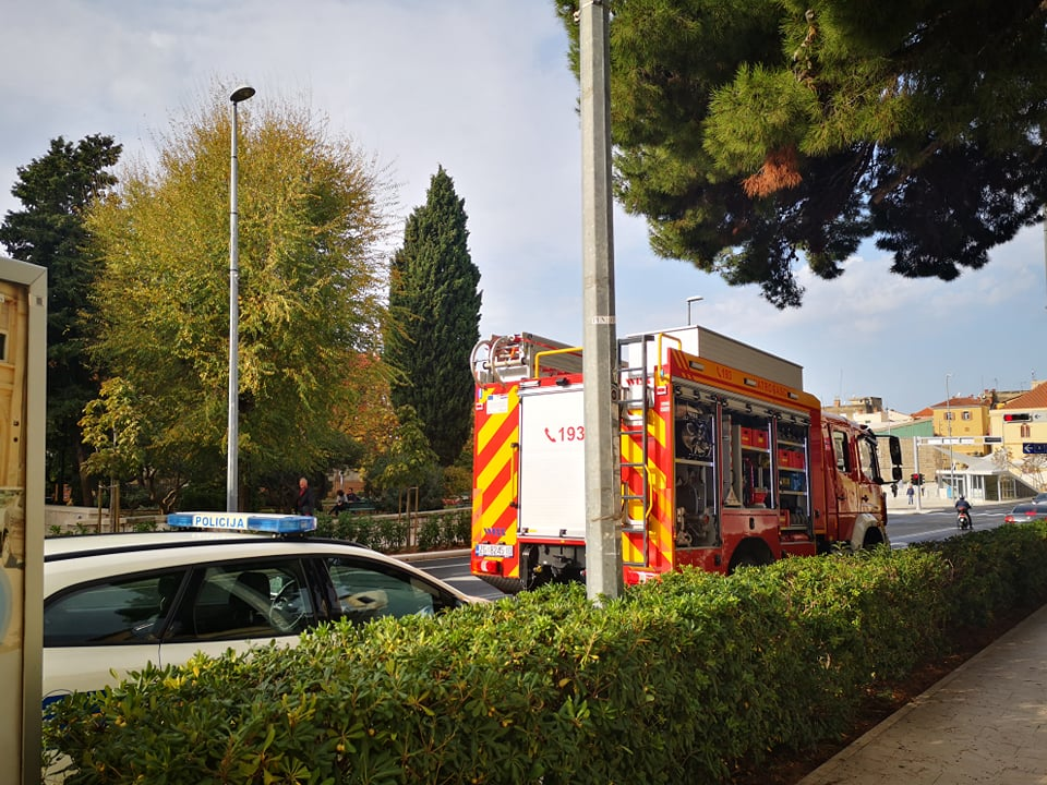 Urušila se kuća u centru Šibenika, dio pao na susjedni kafić: 'Nema većeg oštećenja, sva sreća da nitko nije stradao'