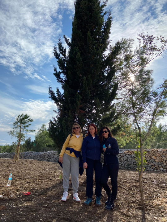 Šibenski volonteri s kolegama iz Europe zasadili mlada stabla u uvali Minerska u kanalu