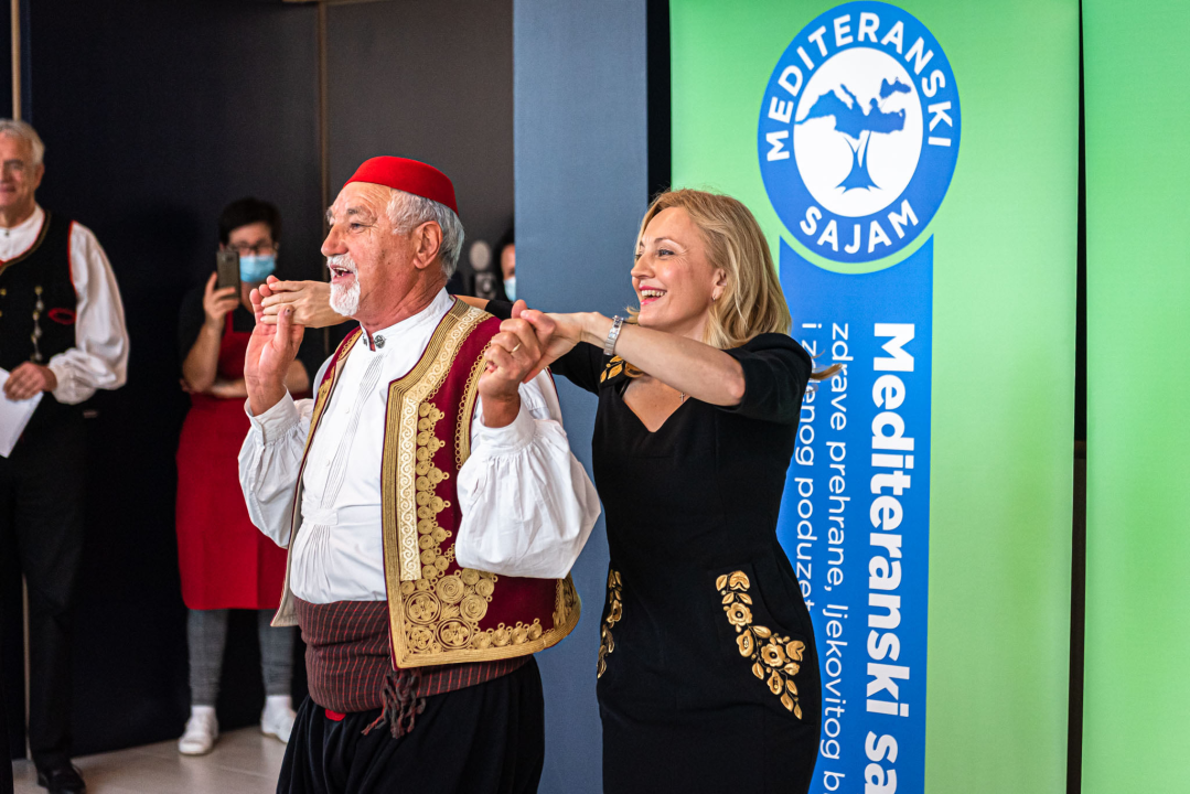 U Amadria parku otvoren Mediteranski sajam: Marijana Petir zaplesala linđo, a poseban hit je štand sa sirom Mercedes   