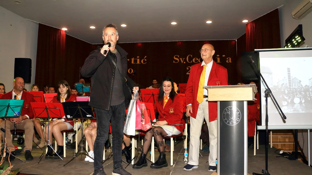 Rajko Ćuzela Papata proglašen počasnim predsjednikom tišnjanskog KUD-a Hartić