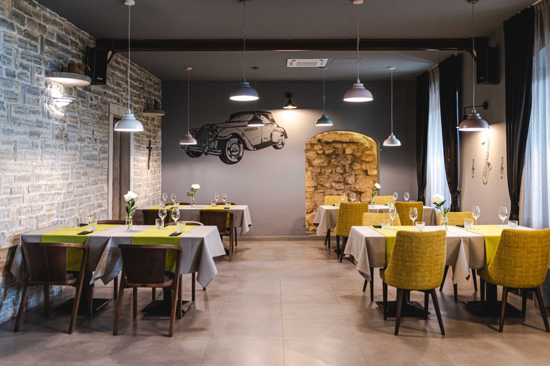 Advent u Arije uz glazbu uživo svakog vikenda donosi odličnu ponudu blagdanskih jela!   