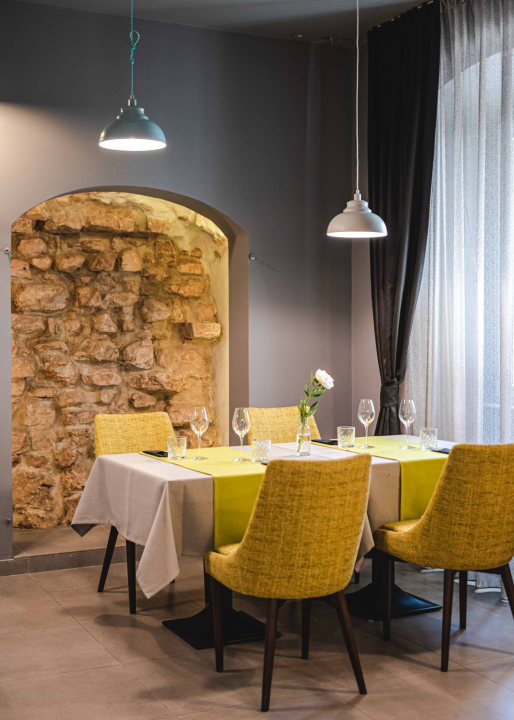 Advent u Arije uz glazbu uživo svakog vikenda donosi odličnu ponudu blagdanskih jela!   