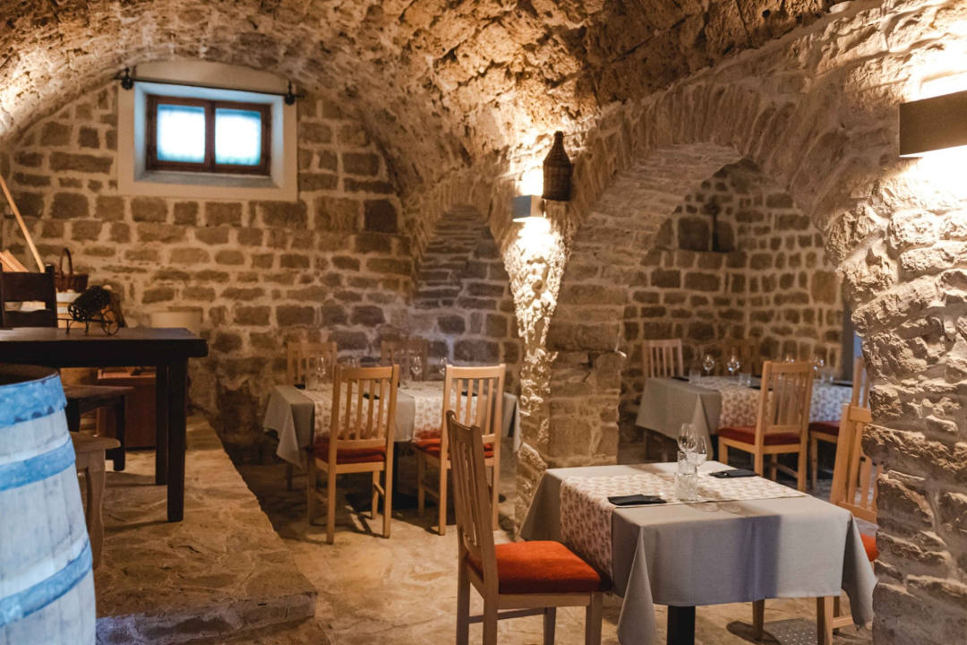 Advent u Arije uz glazbu uživo svakog vikenda donosi odličnu ponudu blagdanskih jela!   