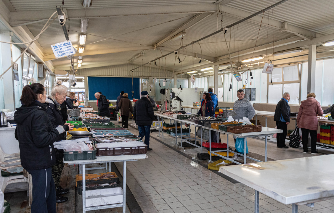 Ponuda ribe na peškariji u skladu s tmurnim danom: Ipak, za 50 kuna može se kupiti pet kila ribe, a ima i štriguna