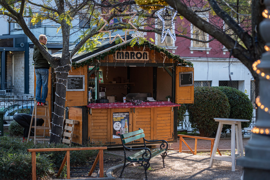 Sve je spremno za Adventuru: Kućice u đardinu otvaraju u 17,  a koncert BluVinila počinje u 20 sati 