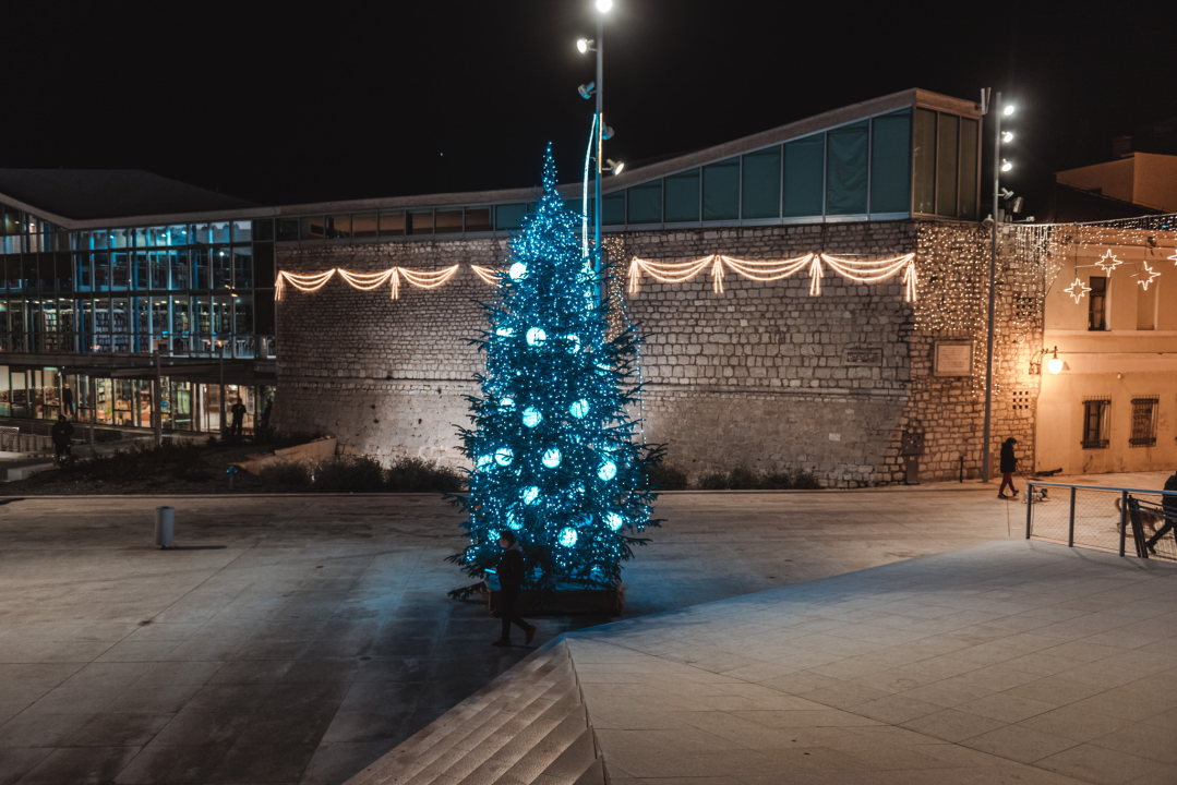 Počela je Adventura: Šibenčani već degustiraju ponudu, a u 20 sati počinje ples uz BluVinil