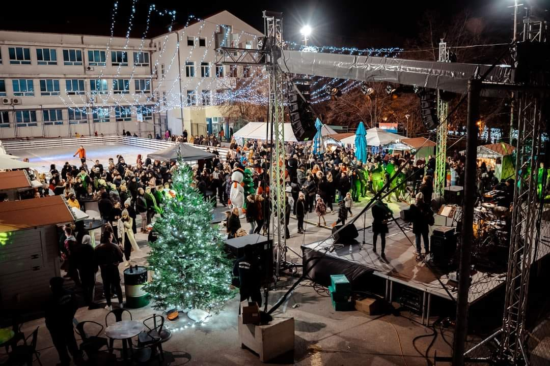 Neno Belan i Fiumensi otvorili Advent u Kninu: Pogledajte atmosferu 