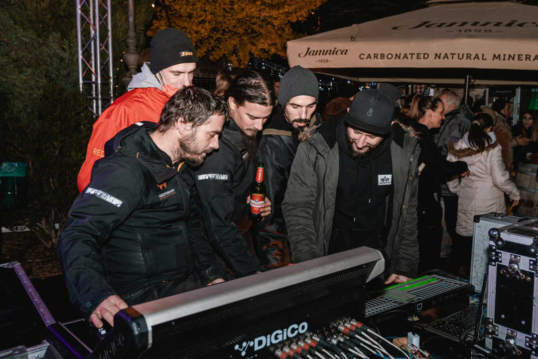 Kralj prvih plesova svojim baladama ugrijao srca Adventurista u Parkiću