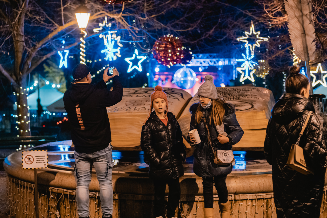 Kralj prvih plesova svojim baladama ugrijao srca Adventurista u Parkiću