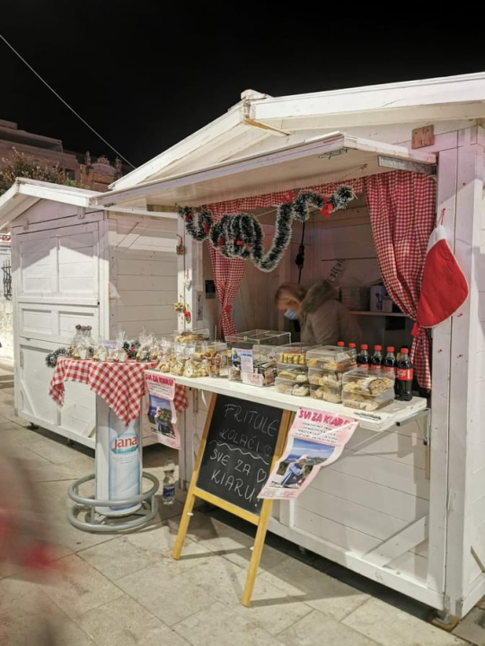 Uzmite paket kolača u kućici na Poljani i donirajte za liječenje male Kiare 