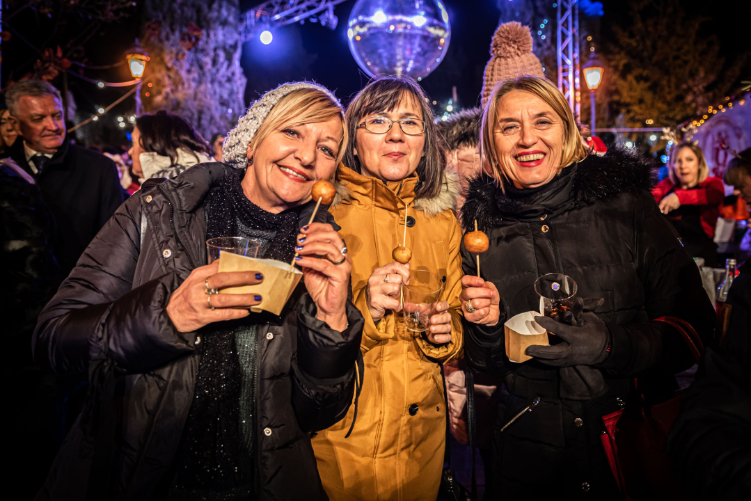 'Grandece od cukra', predvođene popularnom Duki, ispekle najbolje fritule na Frituladi u đardinu 