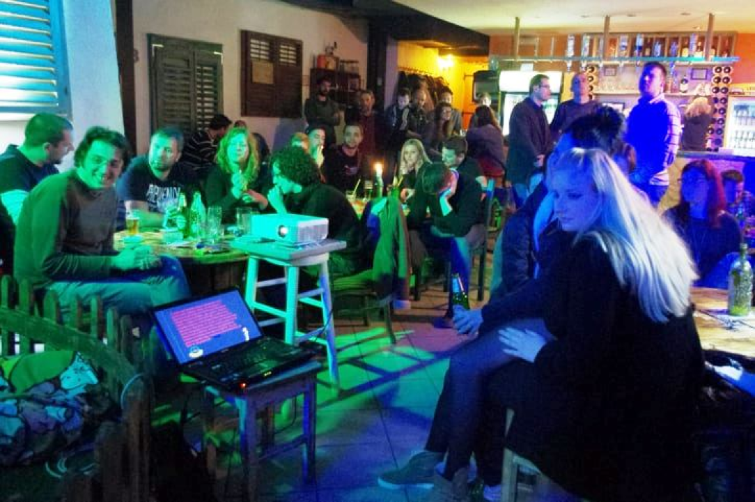 Prije osam godina u Azimutu je počela pub kviz histerija: Čast da obilježi tu obljetnicu pripala je koautoru prvog kviza ikad  