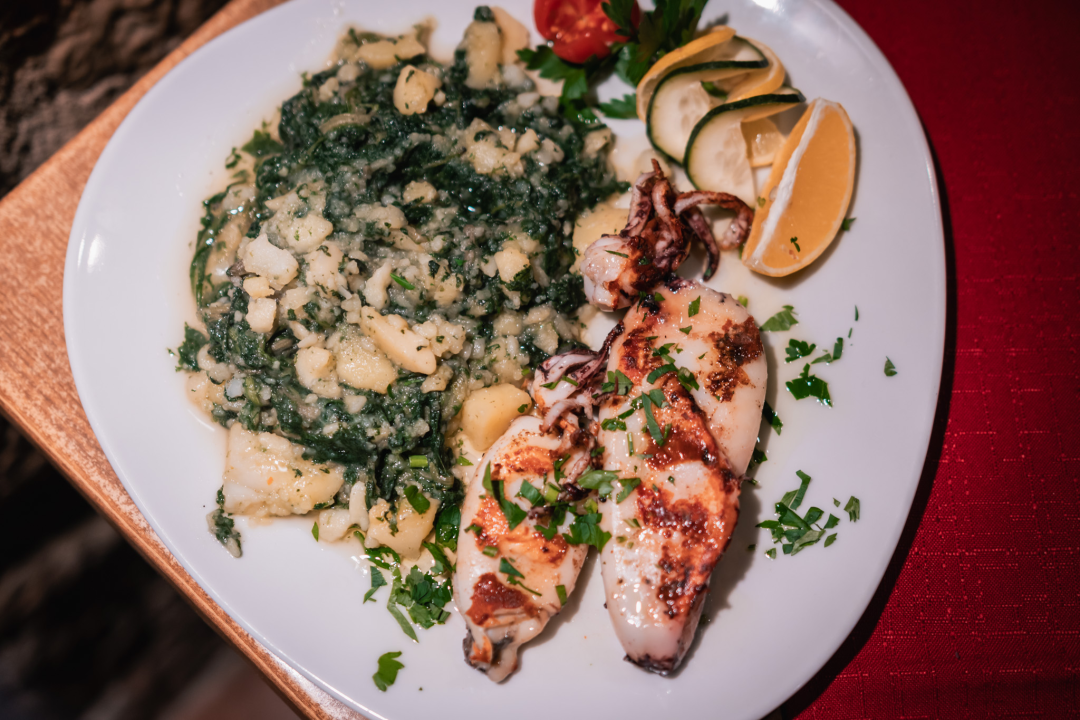 Osladite se vrhunskim delicijama iz konobe Brošćica u Tisnom!