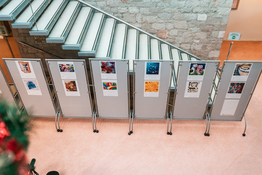 Grupa 9 predstavila svoj prvi kalendar: ‘Ovo je bis naše izložbe, ali u malim formatima’