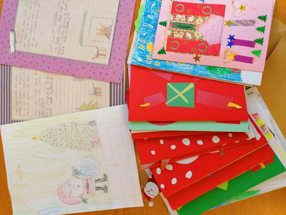 Vodički Crveni križ podijelio hranu, igračke i slatkiše obiteljima u potrebi, nešto otišlo i za Lipik