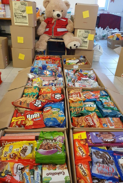 Vodički Crveni križ podijelio hranu, igračke i slatkiše obiteljima u potrebi, nešto otišlo i za Lipik