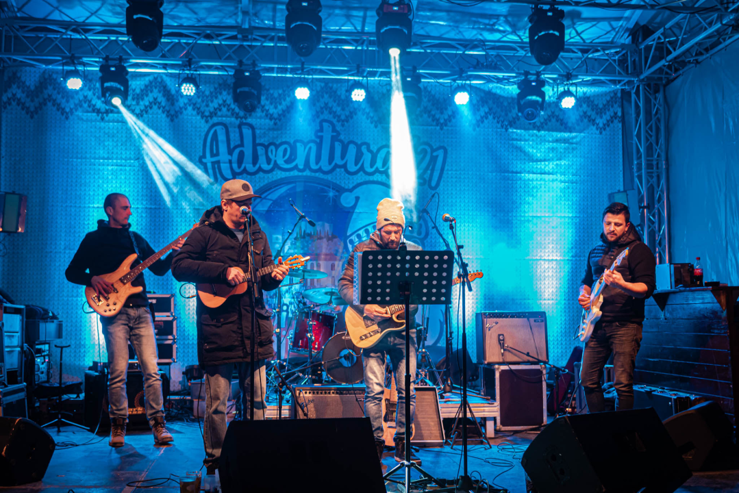 Teke Yeke okupili su se iz dosade, ali u đardinu su bili poprilično zabavni