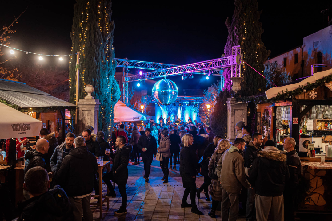 Teke Yeke okupili su se iz dosade, ali u đardinu su bili poprilično zabavni