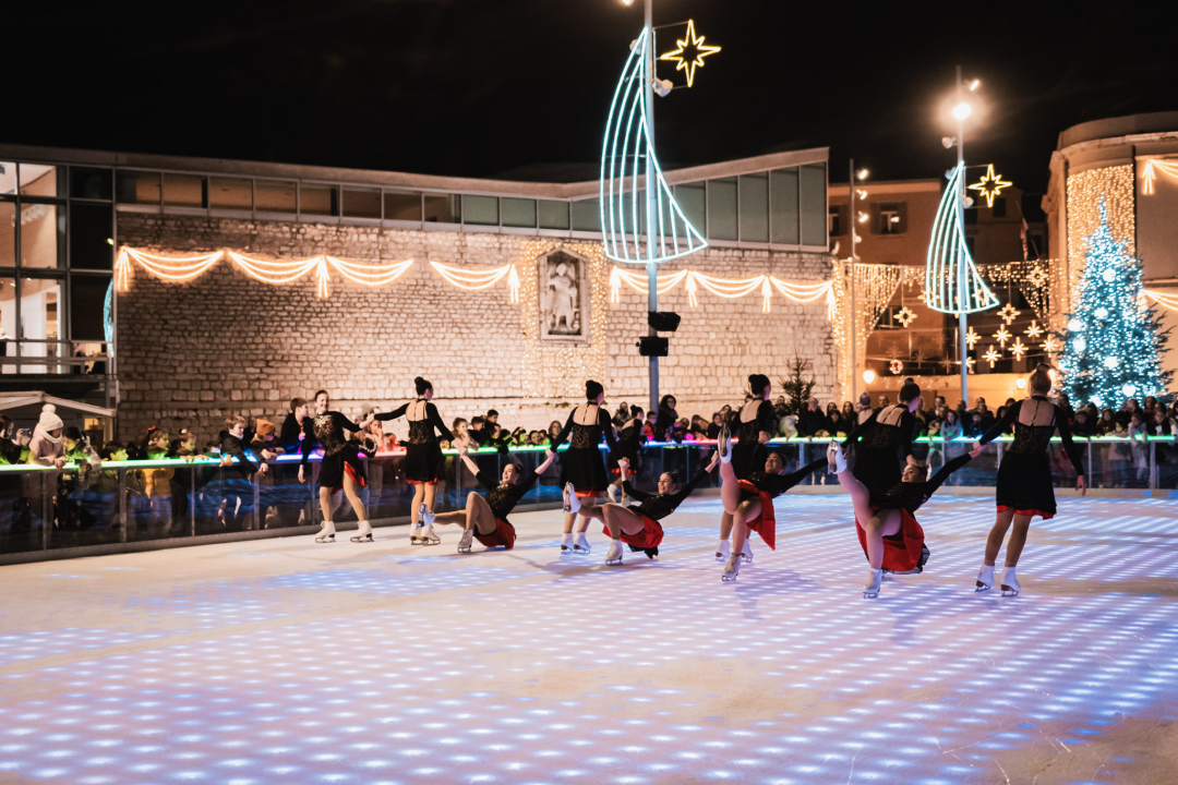 Ledeni spektakl na Vitićevom moru: Zagrebačke pahuljice očarale Adventuriste u Šibeniku 