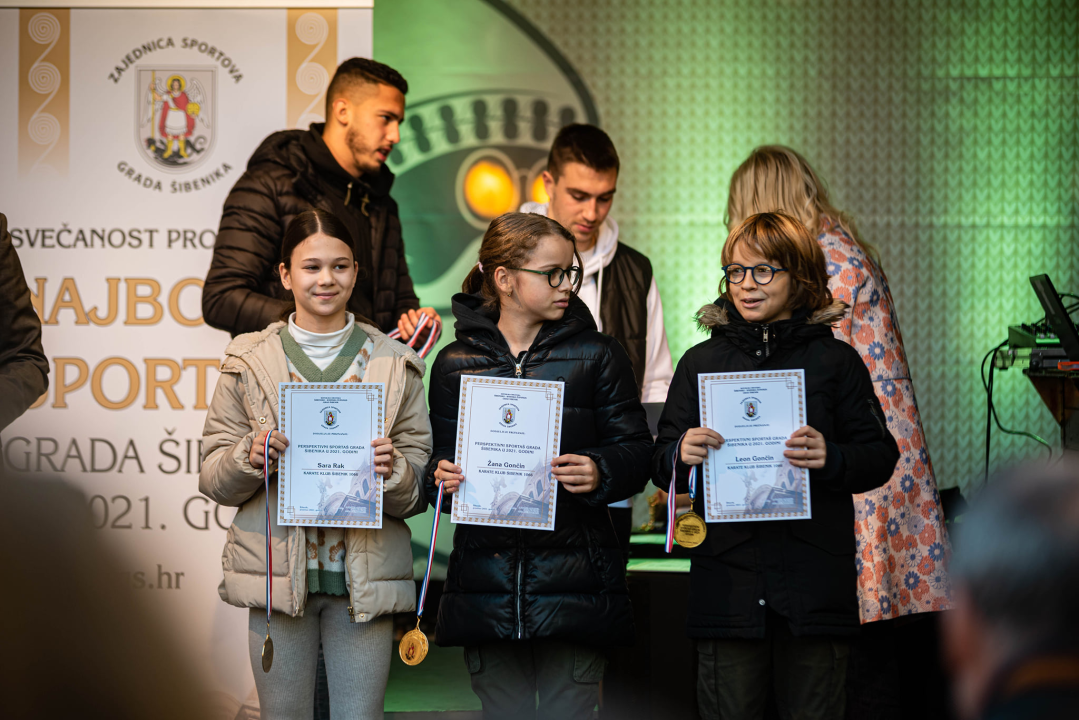 Vaterpolisti Solarisa i košarkašice Šibenika u ekipnoj, a Toni Slavica i Nives Radić u pojedinačnoj konkurenciji 