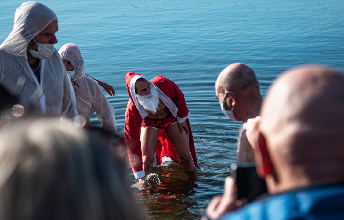 Odvažnih 12 okupalo se na Banju u podne na samu Novu godinu: 'Ovo nije hladna voda'