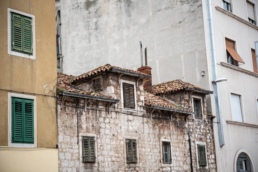 Što se sve raspada u staroj gradskoj jezgri Šibenika: Komunalci su snimili šest kritičnih točaka, u stvarnosti ih ima puno više