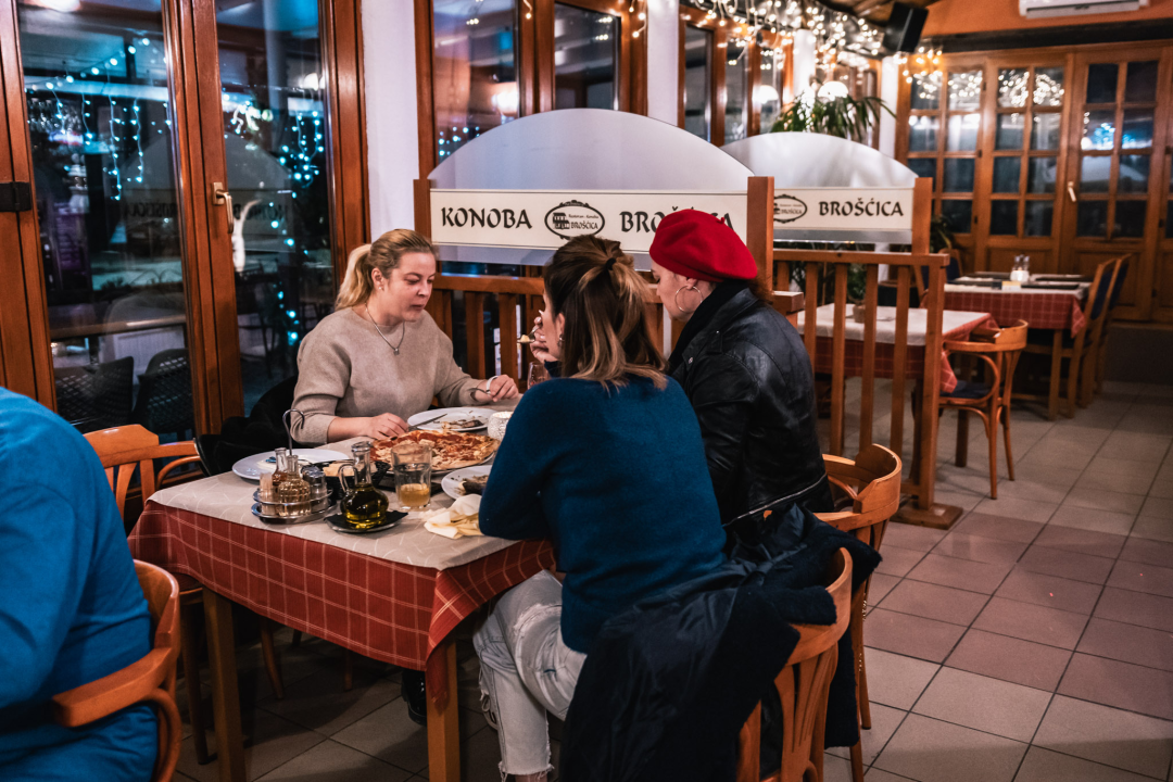 Isprobajte neka od ukusnih alla carte jela konobe Brošćica! 