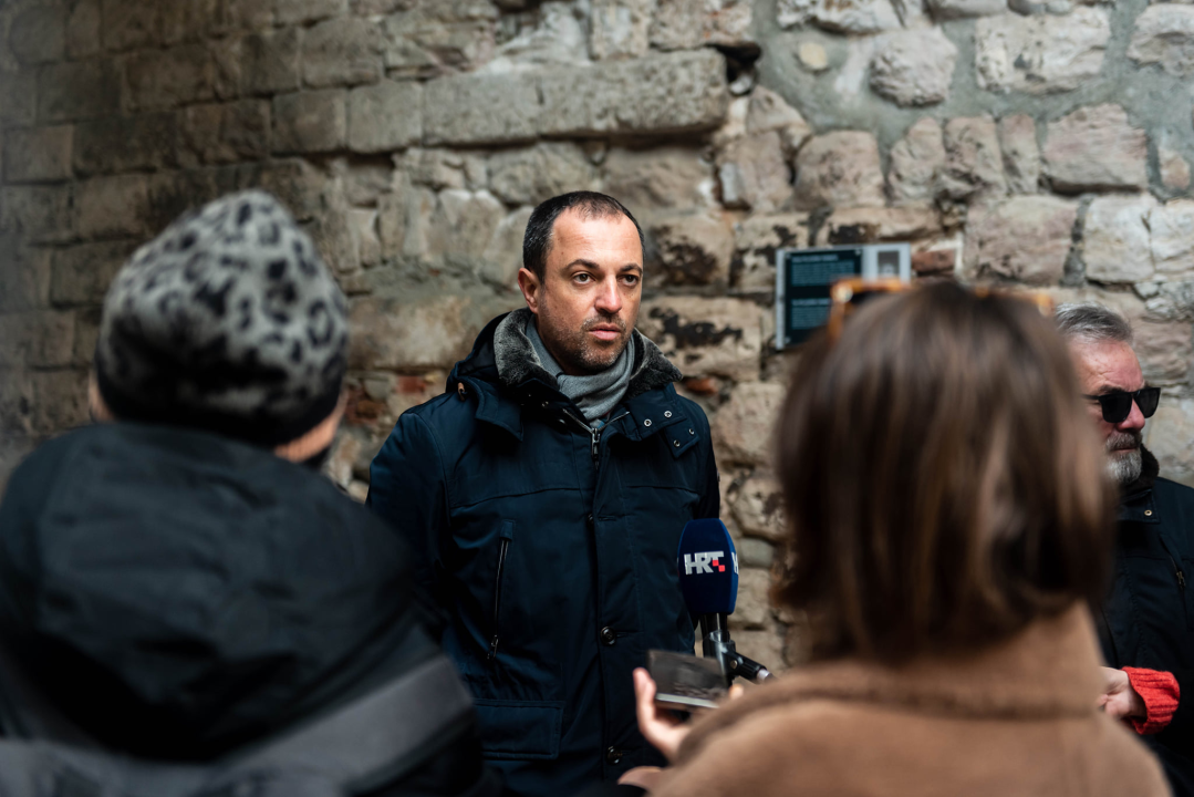 Počinje obnova najstarije šibenske ulice: Uskoro uređenje svodova srednjovjekovne kule kod bunara, starih grbova, kamena i freski 