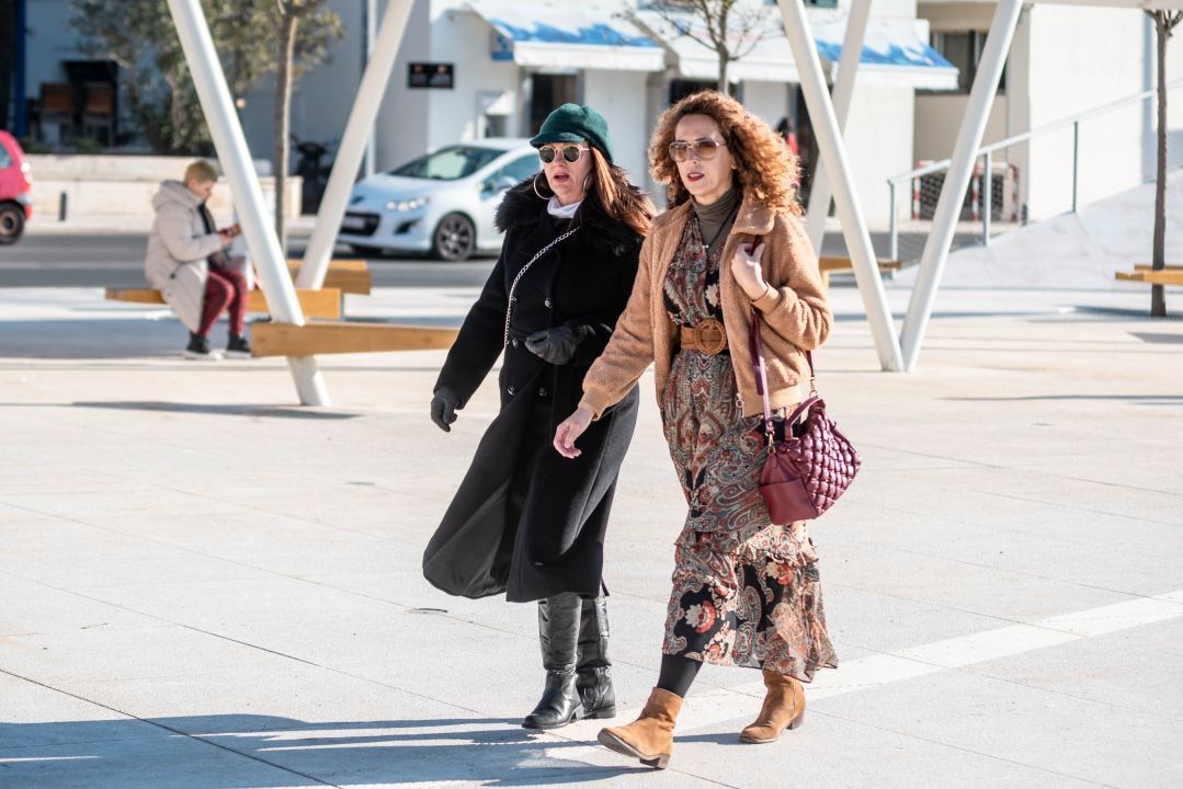 Dame iz đira pokazale kako izgledati trendi i po hladnom vremenu