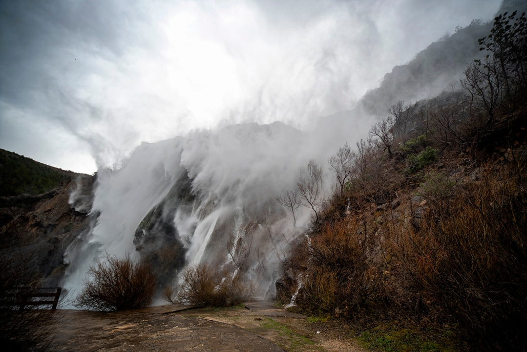 Prekrasan ples na Krčiću: Bura i slap u kombinaciji neodoljiv su prizor