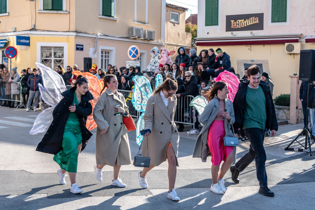 Bake opet napravile ludilo uz ‘Masturbatore s Murtera’, ‘Benkovački sajam’, liječnike i janjetinu