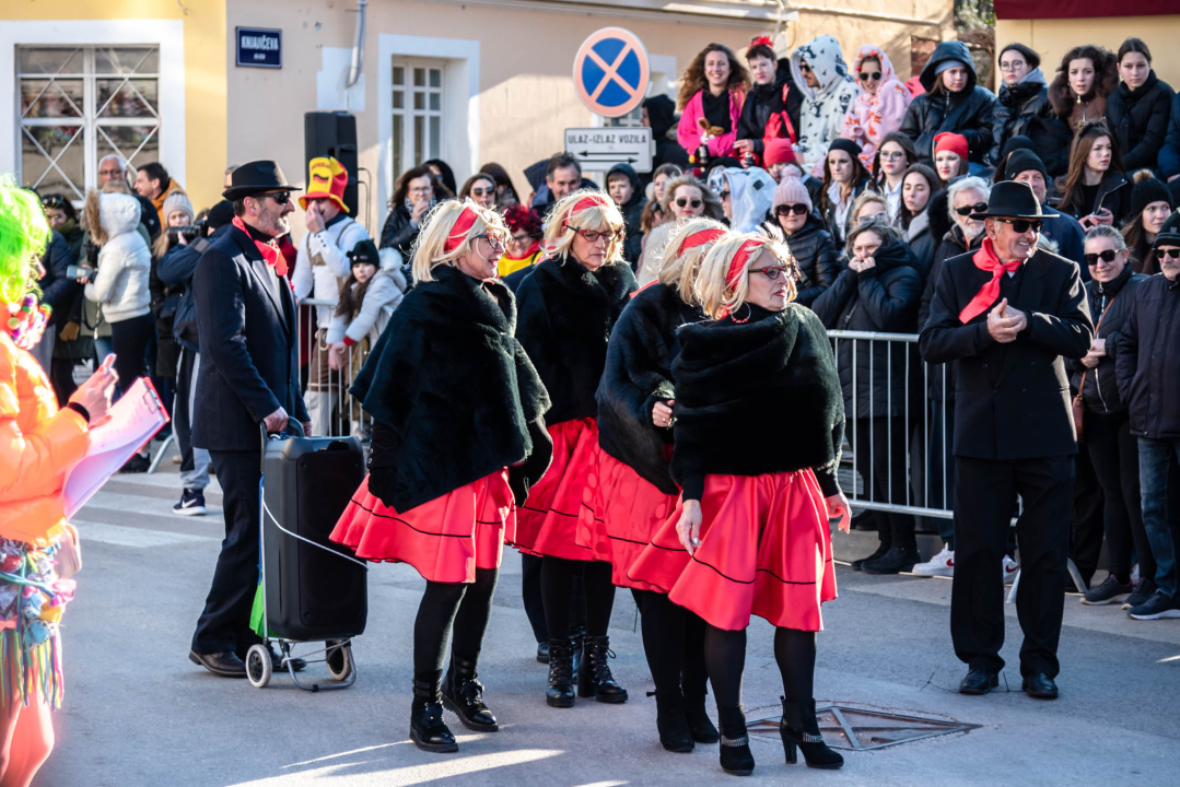 Bake opet napravile ludilo uz ‘Masturbatore s Murtera’, ‘Benkovački sajam’, liječnike i janjetinu