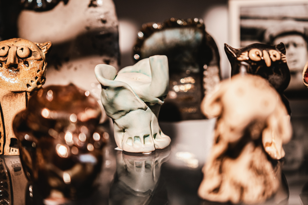 Galerija Juraj Dalmatinac u povodu Dana žena časti popustom na dizajnersku odjeću te Murtićeve i Vežine umjetnine