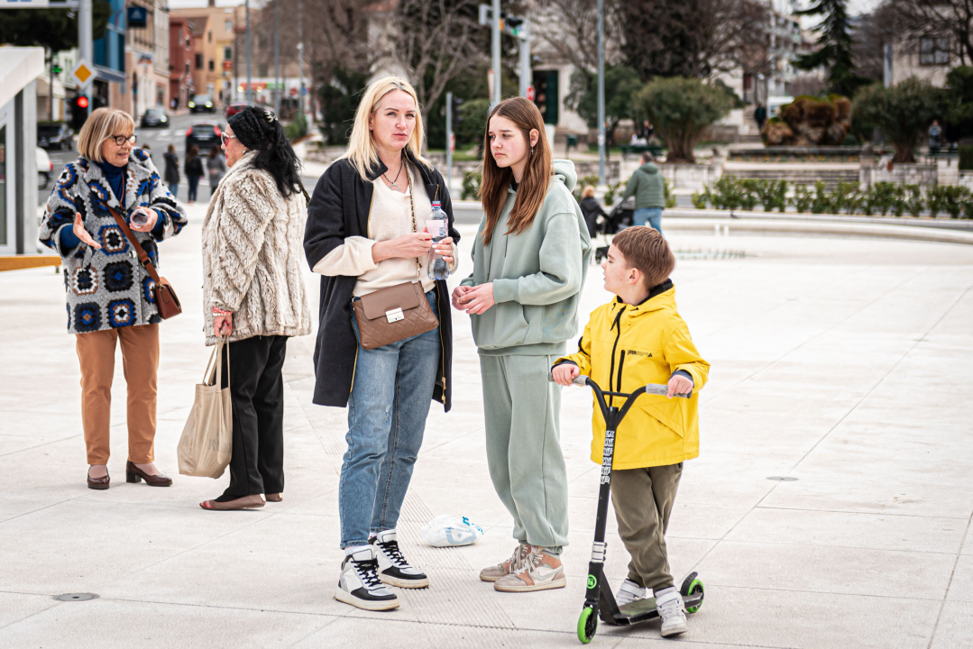 Ukrajinske obitelji podržale skup na šibenskoj Poljani: 'Želim ponovno biti s rodbinom, ali ne vidim da će Putin lako odustati' 