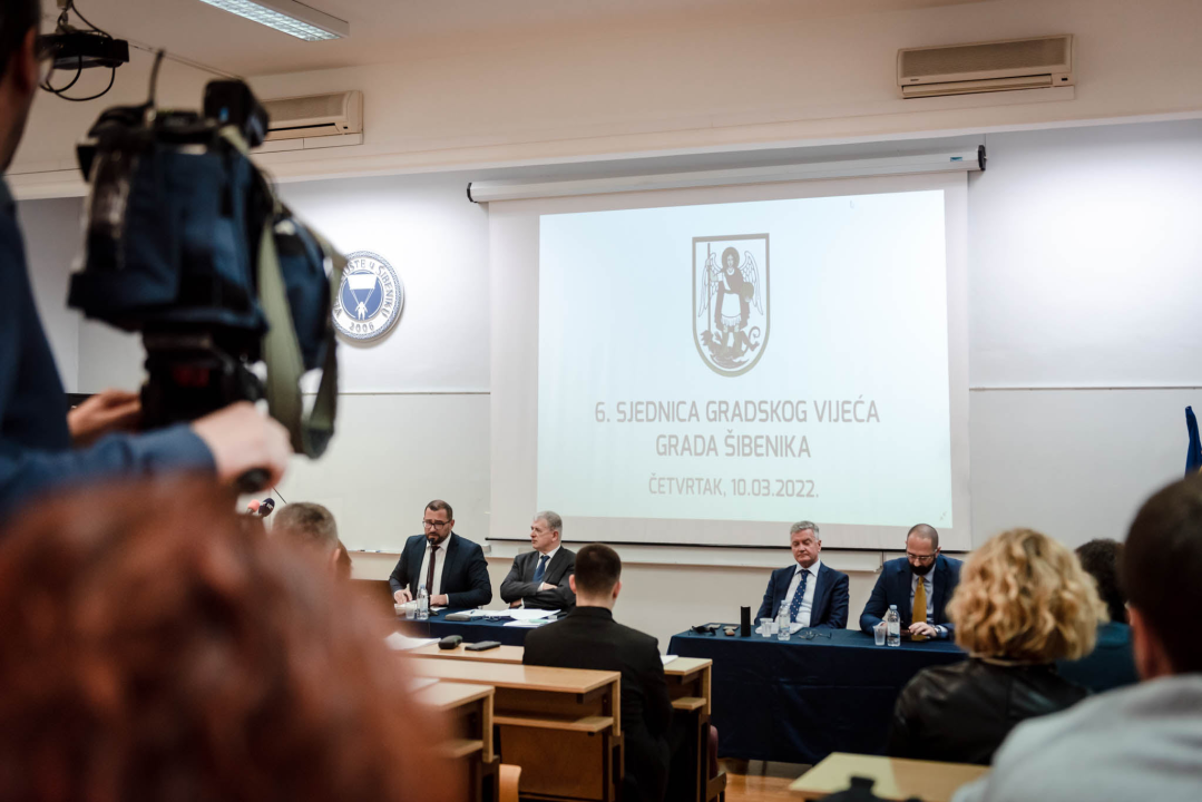 Aktualni sat: Saznali smo datum otvorenja sv. Ivana, kada novi autobusi počinju voziti i je li Šibenik spreman za nuklearni napad