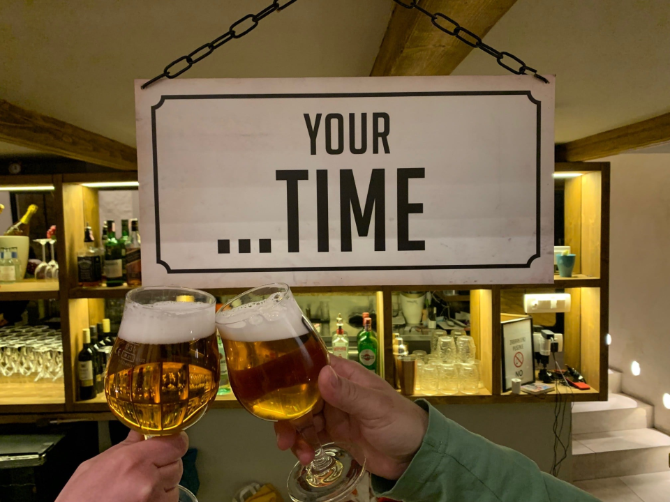 Posjetite bistro Bava i uživajte u bogatom izboru hrane i pića!