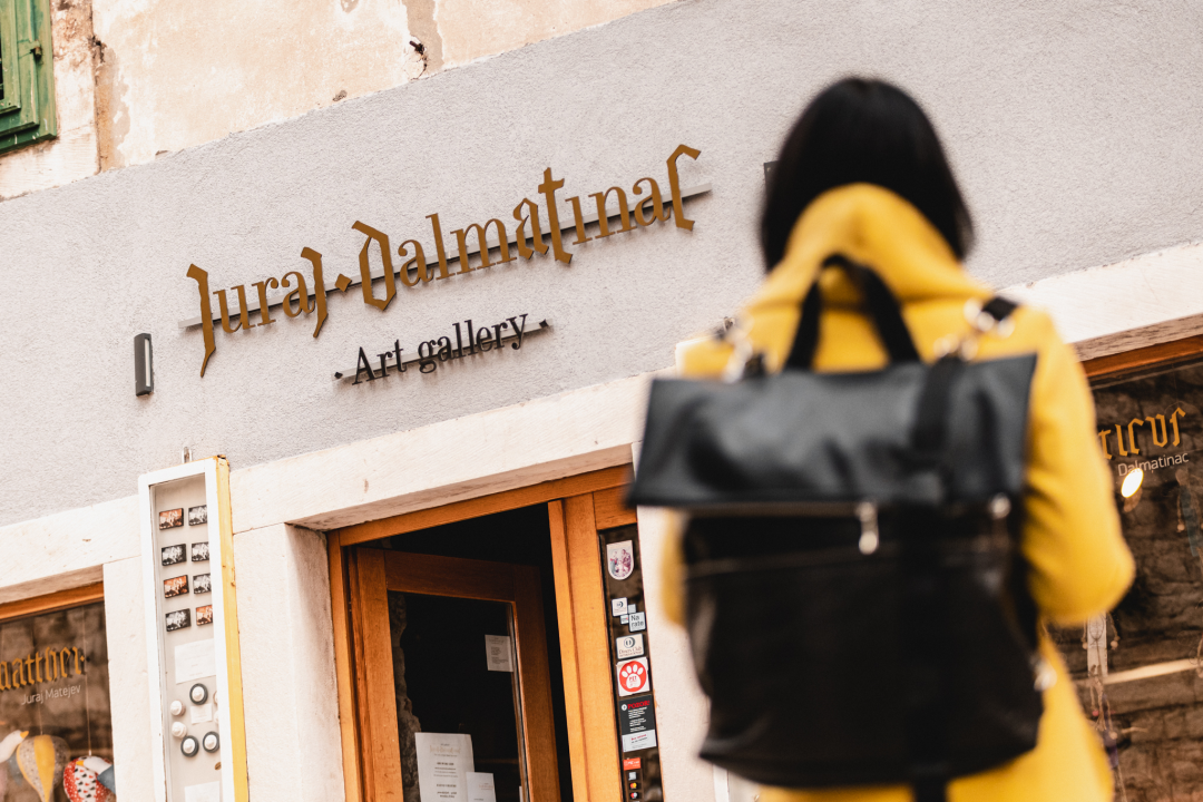 Dizajn za žene sa stavom! Kožne torbe Zorana Mrvoša dostupne su u Galeriji Juraj Dalmatinac