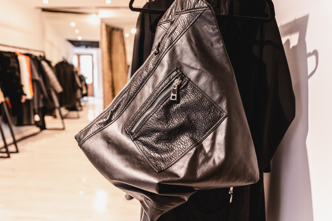 Dizajn za žene sa stavom! Kožne torbe Zorana Mrvoša dostupne su u Galeriji Juraj Dalmatinac