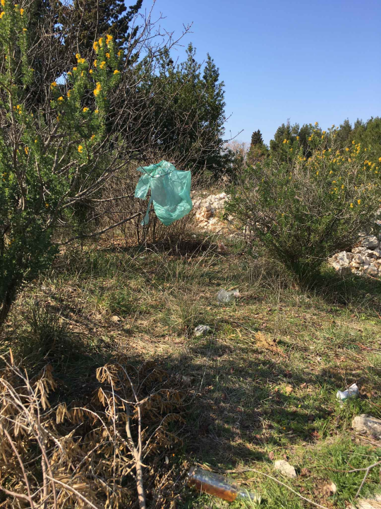 Stara rasvjeta s rive završila na TEF-u okružena tonama građevinskog i drugog otpada!