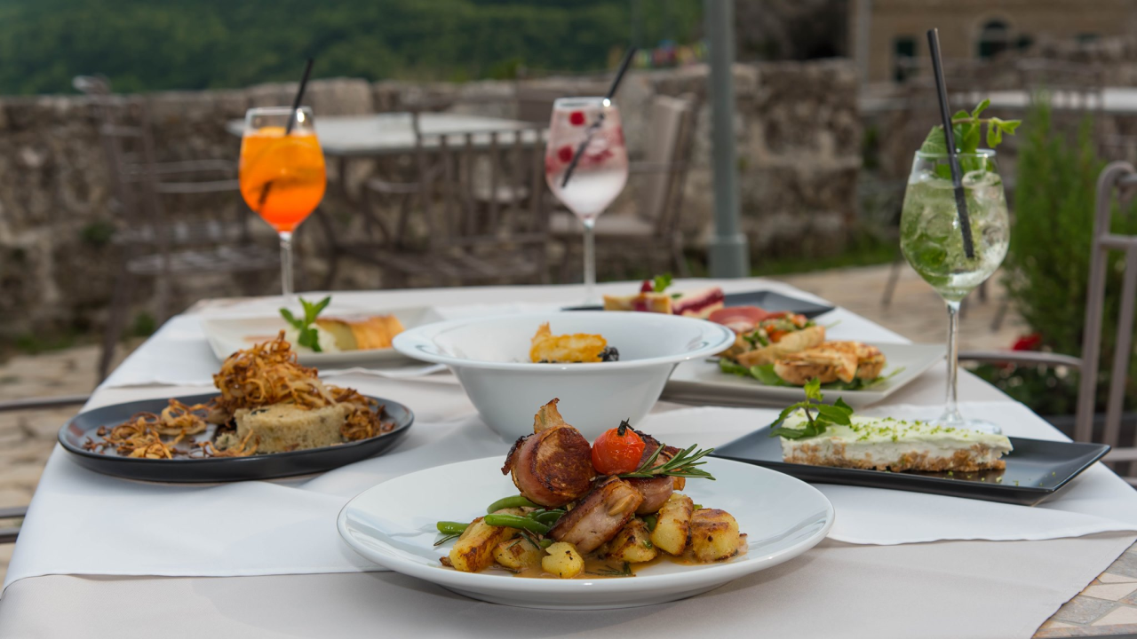 Na Kninskoj tvrđavi Praznik rada slave dan ranije: Posjetitelje očekuju srdele, storytelling ture i vrijedne nagrade!
