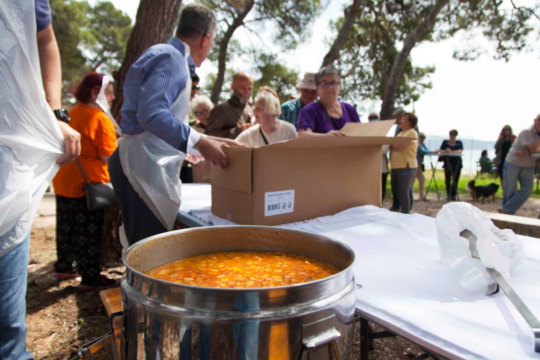Na Skradinskom buku i na Jadriji opet besplatni fažol za Praznik rada: Svirat će i Feniksi 