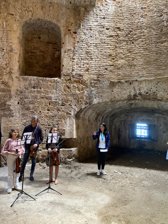 Otvorena sezona na sv. Nikoli: Tvrđavu posjetila ekipa iz Glazbene škole
