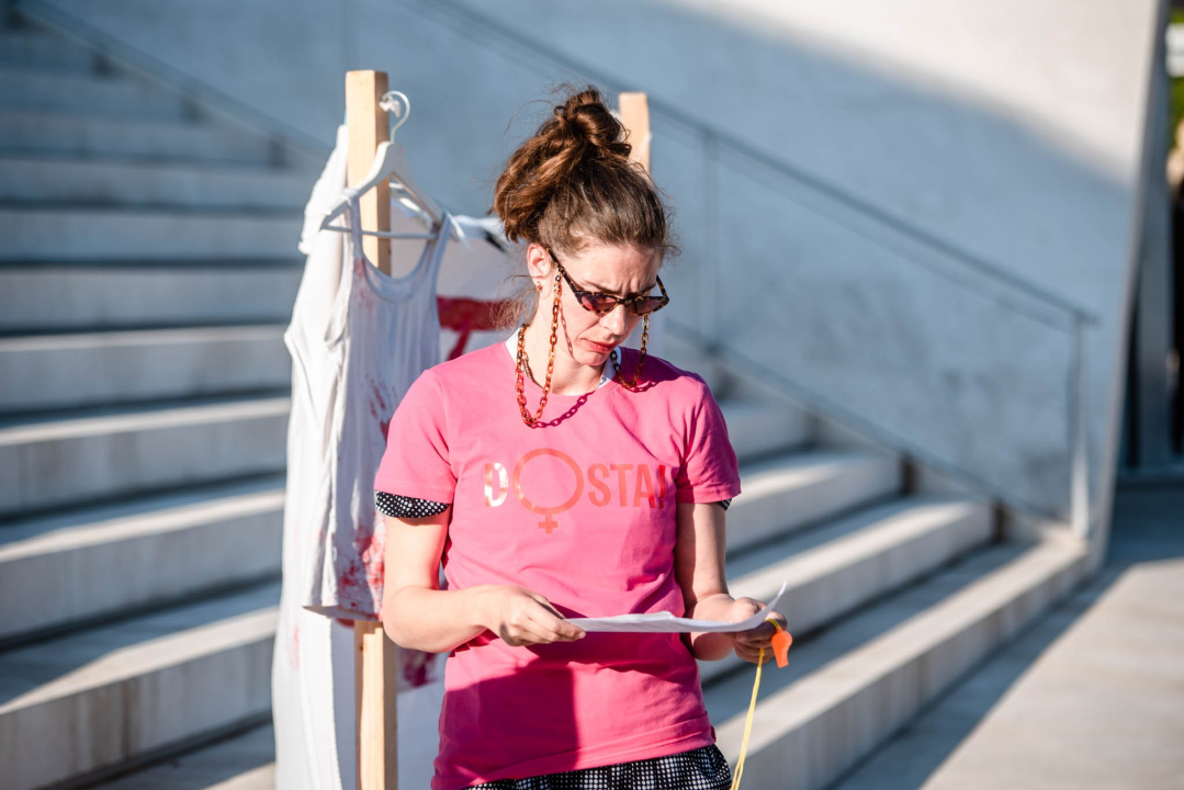 Prosvjed u znak potpore Mireli Čavajdi: 'Ovo nam je podsjetnik koliko sustav može biti okrutan prema ženama'  