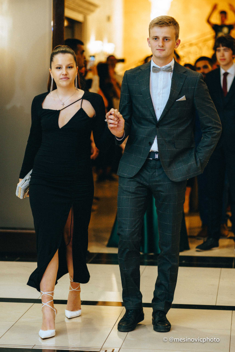 Pogledajte kako su zablistali učenici Industrijsko-obrtničke škole na svom maturalnom plesu (2. dio)